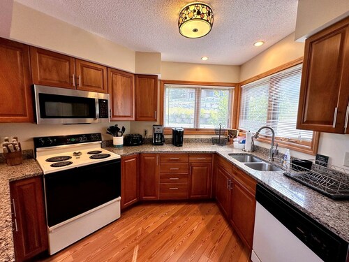 Fabulous Cabin in the White Mountains for Group Getaways