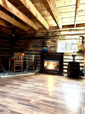 Interior - Rustic Log Cabin, Ideal for a New York Glamping Getaway (Penn Yan)