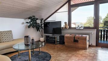 Fernseher, DVD-Player, Stereoanlage