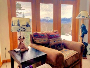 TV, fireplace - Gorgeous New Hampshire Vacation Home in the White Mountains (Carroll)