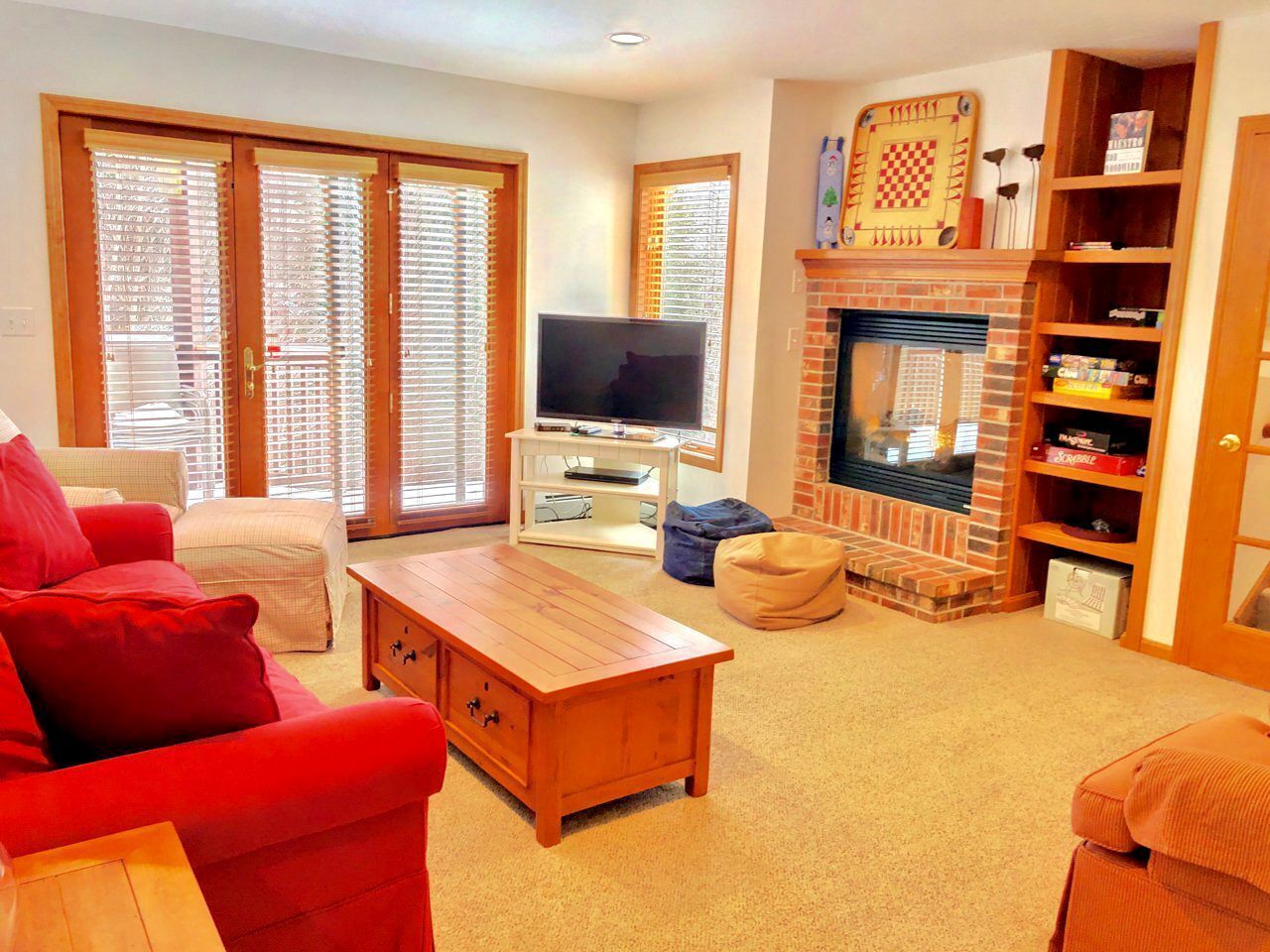 TV, fireplace