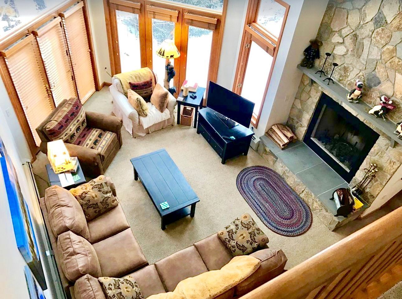 TV, fireplace