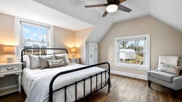 1 bedroom, desk, iron/ironing board, WiFi