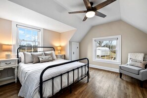 1 bedroom, desk, iron/ironing board, WiFi