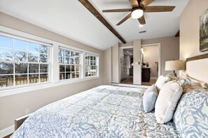 1 bedroom, desk, iron/ironing board, WiFi