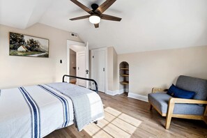 1 dormitori, escriptori, planxa i posts de planxar i wifi