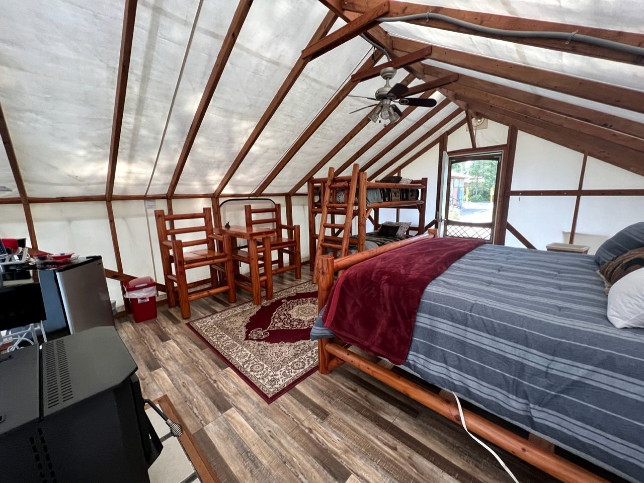 1 bedroom, bed sheets