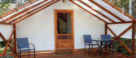 屋外ダイニングエリア