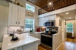 Refrigerador, microondas, horno, placa de cocina