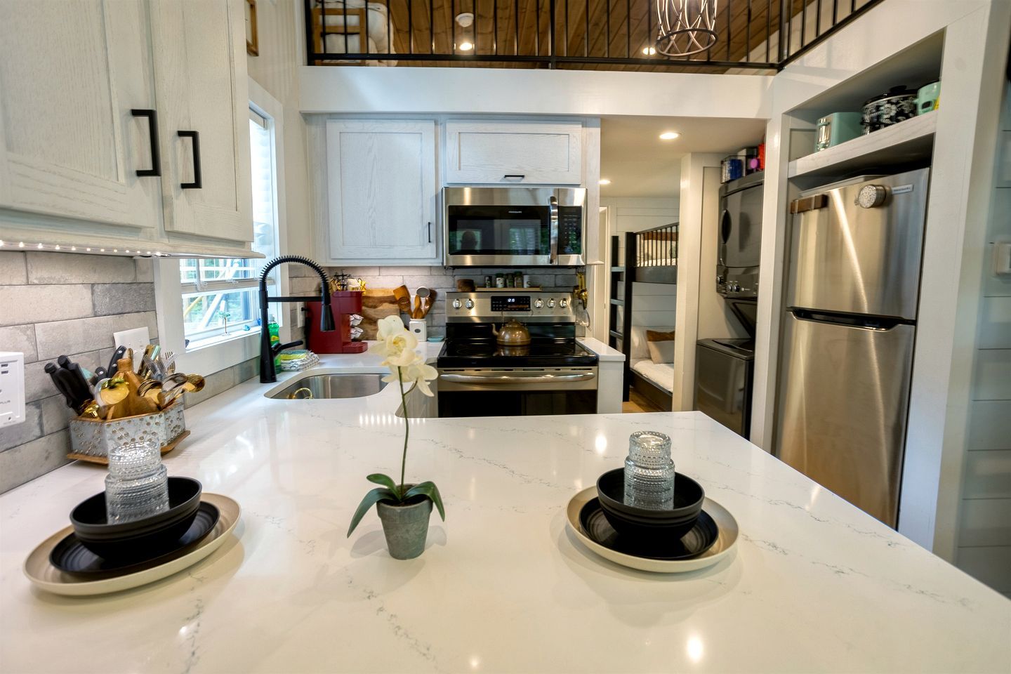 Coffee/tea maker, fridge, microwave, oven