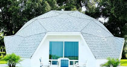 Cozy Lakefront Studio Dome with Kitchen | Nature Retreat Near Orlando