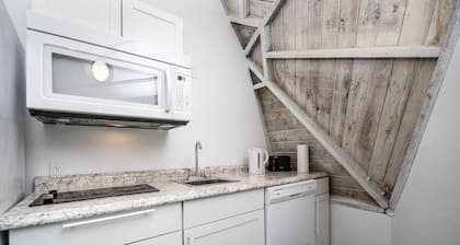 Cozy Lakefront Studio Dome with Kitchen | Nature Retreat Near Orlando