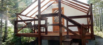 Spacious Safari Tent with Forest Views for a Getaway near Seattle, Washington