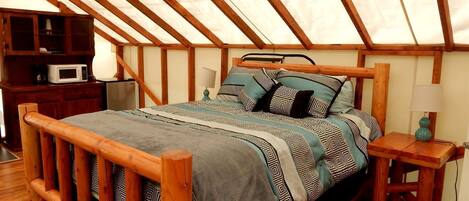 1 bedroom, bed sheets