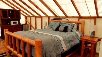 1 bedroom, bed sheets