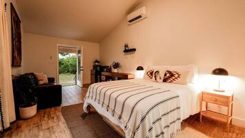 1 bedroom, desk, WiFi, bed sheets