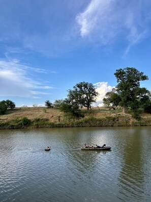 A calm river with boats, trees, and a clear sky. - Gorgeous Tiny House with Fire Pit, Games and Barbecue in San Saba, Texas (San Saba)