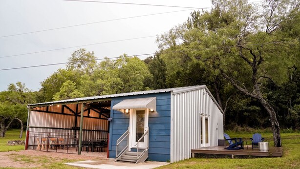 A small, single-story building with a covered porch and a staircase leading to a door. - Gorgeous Tiny House with Fire Pit, Games and Barbecue in San Saba, Texas (San Saba)