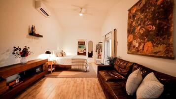1 bedroom, desk, WiFi, bed sheets