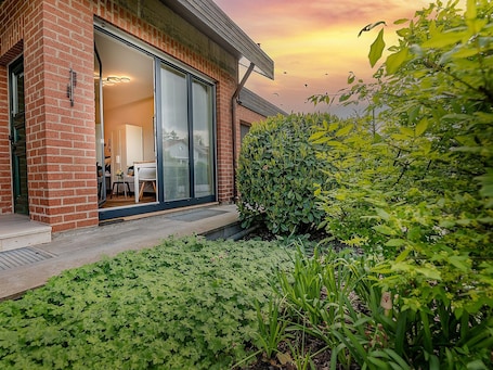 Terrace/patio. Apartment by the Vineyards – Holiday Home for Up to 3 Guests