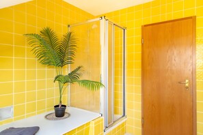 Interior - Apartment '' with Shared Garden, Balcony and Wi-Fi (Iphofen)