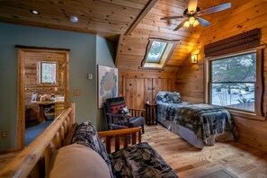 2 bedrooms, iron/ironing board, WiFi, bed sheets - Rustic Log Cabin with Jacuzzi Bathtub in the Adirondack Mountains, New York (Wilmington)