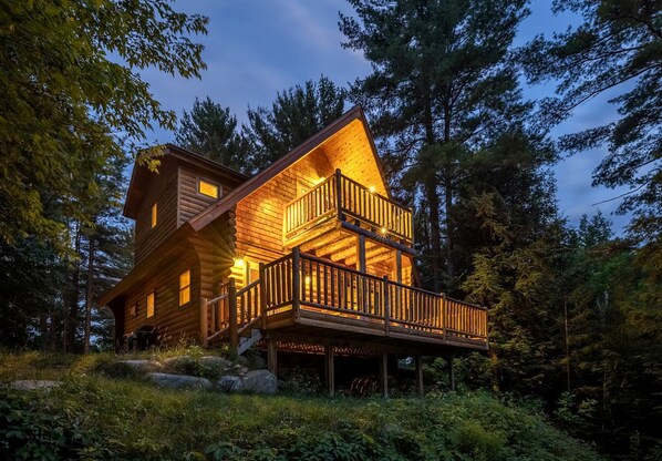 Exterior - Rustic Log Cabin with Jacuzzi Bathtub in the Adirondack Mountains, New York (Wilmington)