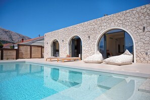 Outdoor pool - White Arch Villa (Agia Effimia)