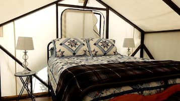 1 bedroom, bed sheets