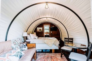 1 bedroom, WiFi, bed sheets - Perfectly Located Pet-Friendly Wagon Retreat in Trendy Penn Yan, NY (Penn Yan)