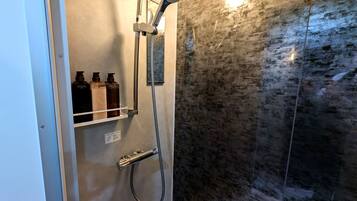 Double Room, Non Smoking | Bathroom | Slippers