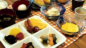 Free daily buffet breakfast