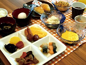 Sudah termasuk sarapan prasmanan setiap hari