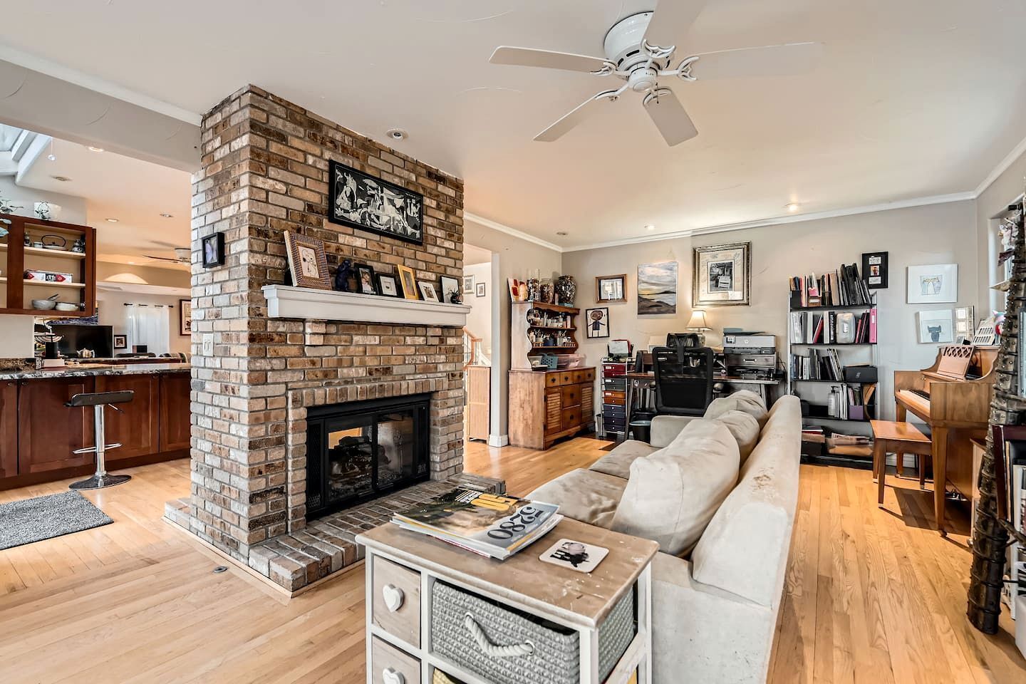 TV, fireplace