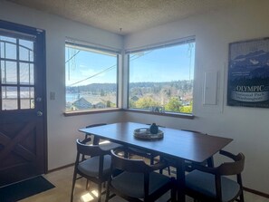 Dining - Peaceful Cabin with Bay Views and Outdoor Hot-Tub in Washington (Anacortes)