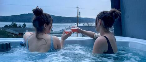 Outdoor spa tub