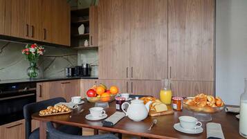 Daily local cuisine breakfast for a fee