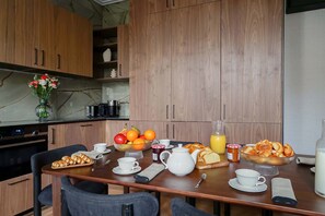 Daily local cuisine breakfast for a fee - Merveil Signature Suite - Dulud (Neuilly-sur-Seine)