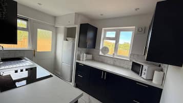 Bungalow, 2 Bedrooms, Smoking, Balcony | Interior