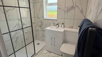 Bungalow, 2 Bedrooms, Smoking, Balcony | Bathroom