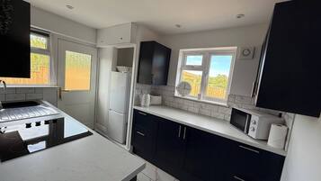 Bungalow, 2 slaapkamers, roken, balkon | Interieur