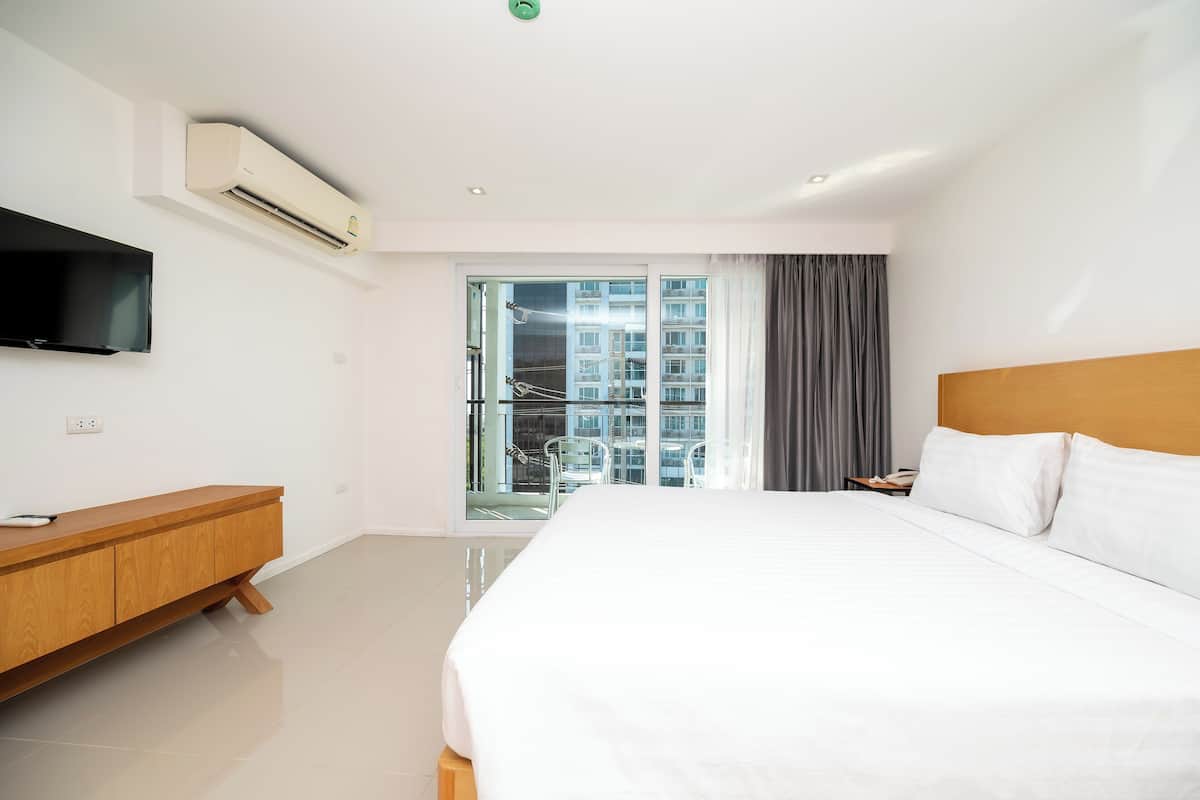 套房 | 迷你吧、房內夾萬、書桌、手提電腦工作空間