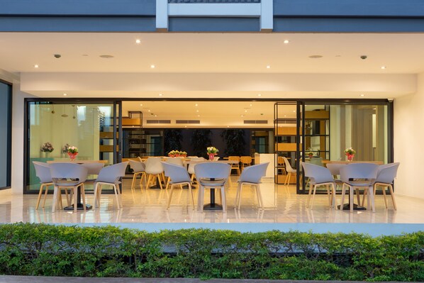 Restaurant - Fourium Pattaya Hotel and Serviced Residence (Pattaya)