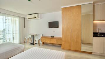 In-room safe, desk, laptop workspace, free WiFi