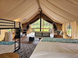1 bedroom, desk, WiFi, bed sheets - Incredible Tented Cabin Ideal for Glamping with Fireplace and Barbecue in Saint Croix Falls, Wisconsin (Saint Croix Falls)
