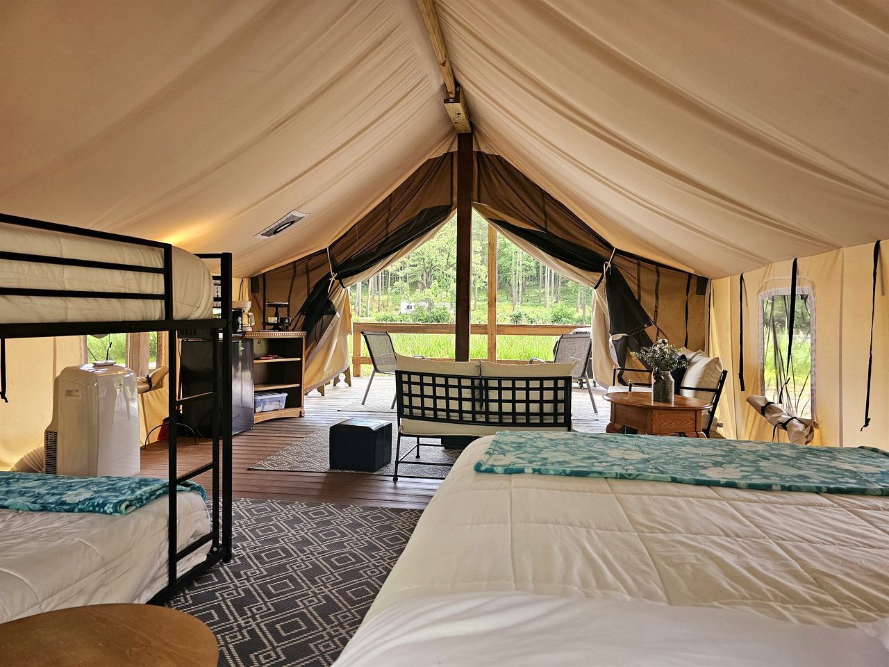 1 bedroom, desk, WiFi, bed sheets