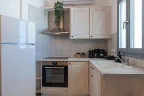 Coffee/tea maker, fridge, oven, stovetop - Executive Villa, Private Pool, Aegean Sea View (Santorini)