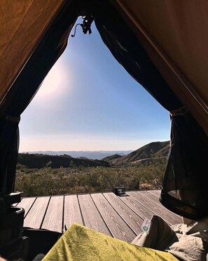 A tent with a view of a mountainous landscape. - Luxurious and Comfy Bell Tent in the Stunning Nevada Desert (Boulder City)