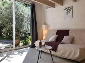 تلفزيون، مدفأة، تنس طاولة