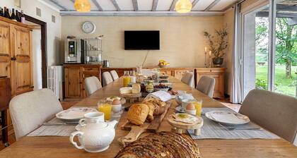 Holiday Home “Domaine De La Sablière” with Private Pool, Wi-Fi, and Air Conditioning